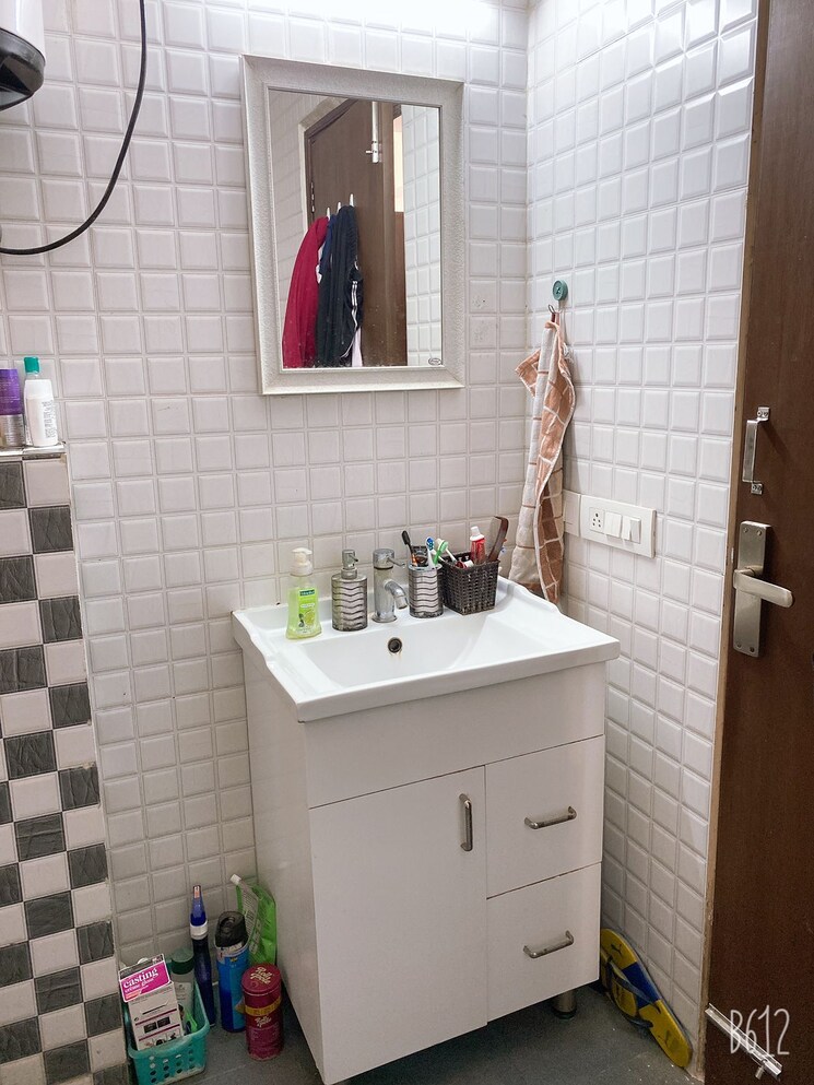 Bathroom, kohli-one-malibu-town 3 Bedroom 1800 Sq.Ft. Builder Floor In Sector 47 Gurgaon 9712643