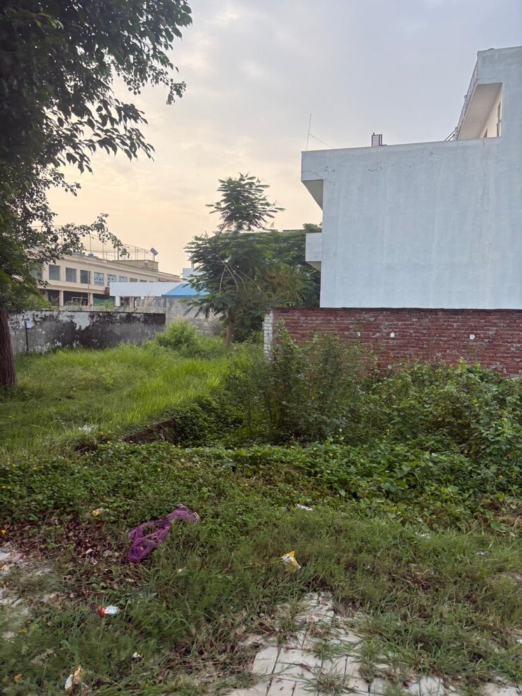 Garden, ngk-kahlon-garden-city  2152 Sq.Ft. Plot In Vrindavan Yojna Lucknow 9712641