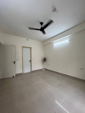 Room in 2 BHK Apartment at Panchsheel Greens, Sector 16 Greater Noida – for Rent