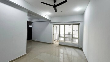 Room in 2 BHK Apartment at Panchsheel Greens, Sector 16 Greater Noida – for Rent
