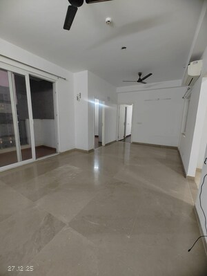 Room in 3 BHK Apartment at Smart World Orchard, Sector 61 – for Rent