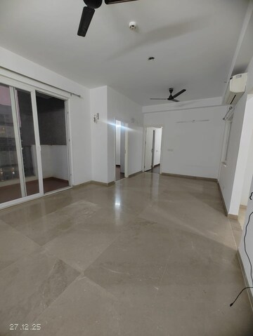 Room in 3 BHK Apartment at Smart World Orchard, Sector 61 – for Rent