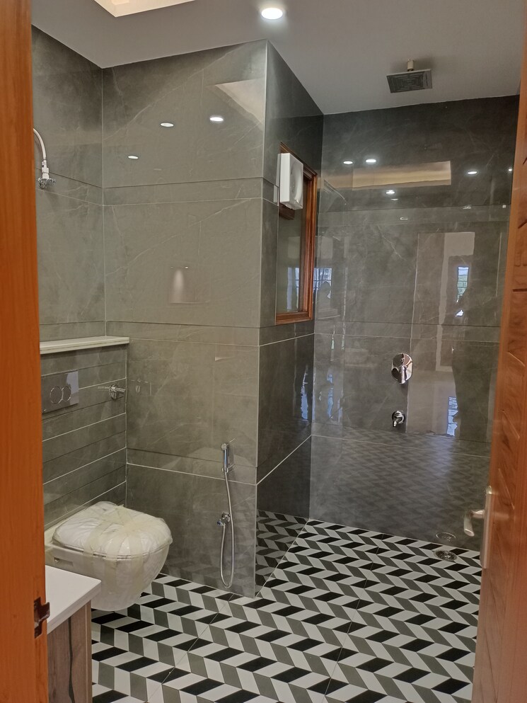 Bathroom, sector 84 4 Bedroom 325 Sq.Yd. Builder Floor In Sector 84 Faridabad 9712739