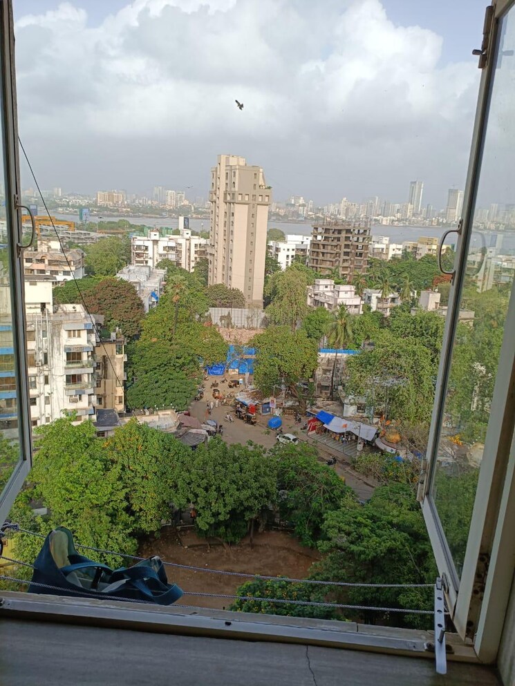 Garden, monalisa-apartments 1 Bedroom 565 Sq.Ft. Apartment In Bandra West Mumbai 9712781