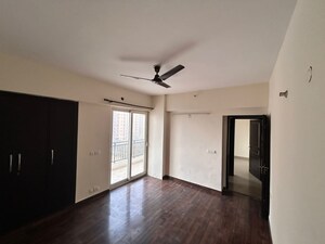 Room in 3 BHK Apartment at Sethi Max Royal, Sector 76 – for Rent
