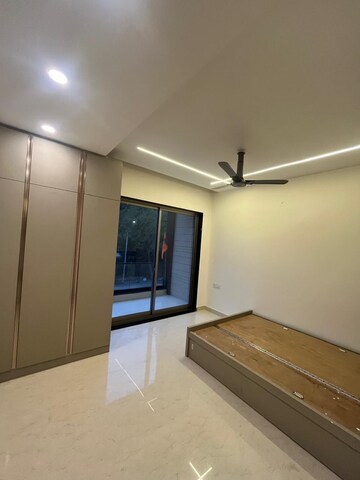 Room in 2 BHK Apartment at Nimbus Express Park View, Chi V Greater Noida – for Rent