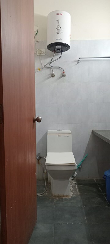 Bathroom in 1.5 BHK Builder Floor at Beta I Greater Noida – for Rent