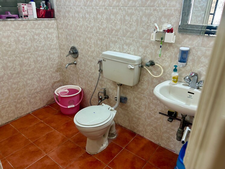 Bathroom, koregaon park 2 Bedroom 1100 Sq.Ft. Apartment In Koregaon Park Pune 9712859