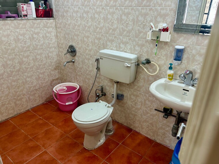Bathroom, koregaon park 2 Bedroom 1100 Sq.Ft. Apartment In Koregaon Park Pune 9712859