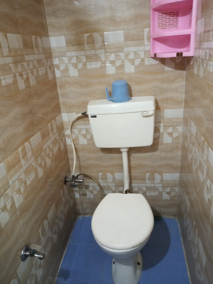 Bathroom, rwa-apartments-sector-12 1.5 Bedroom 650 Sq.Ft. Builder Floor In Sector 12 Noida 9712867