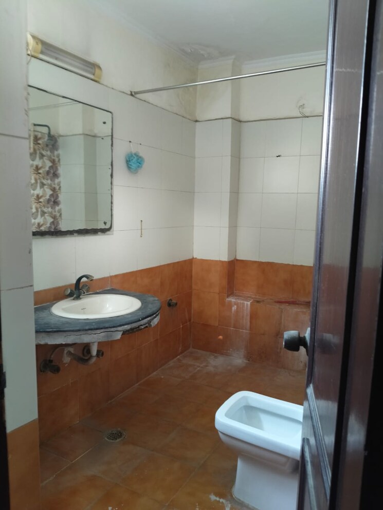 Bathroom, rwa-apartments-sector-41 6 Bedroom 13000 Sq.Ft. Villa In Sector 41 Noida 9712882