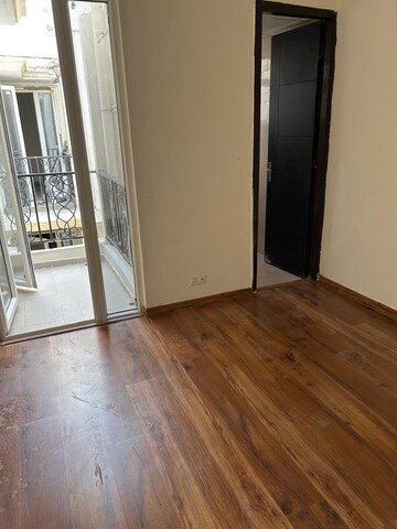 Room in 3 BHK Builder Floor at Signature Global Park 4 and 5, Sohna Sector 36 – for Rent