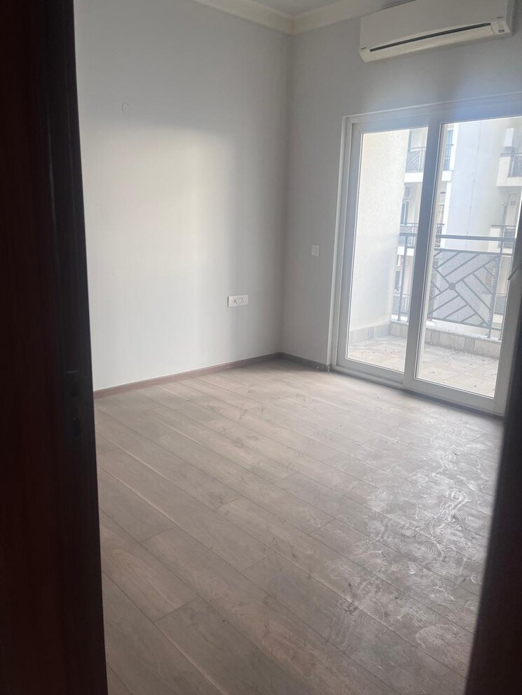 Room, central-park-flower-valley-aqua-front-towers 3 Bedroom 1789 Sq.Ft. Apartment In Sohna Sector 33 Gurgaon 9712884