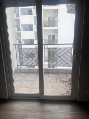 Room in 3 BHK Apartment at Central Park Flower Valley Aqua Front Towers, Sohna Sector 33 – for Rent