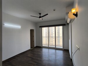 Room in 3 BHK Apartment at Conscient Heritage Max, Sector 102 – for Rent
