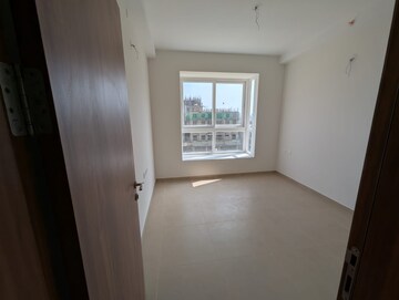 Room in 2.5 BHK Apartment at Bhartiya City Nikoo Homes 4, Thanisandra Main Road – for Sale