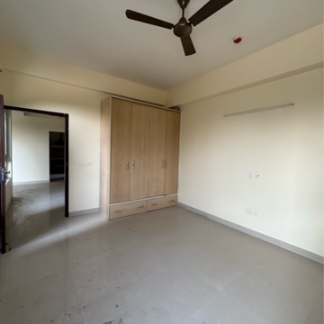 Room in 4 BHK Apartment at Adani Oyster Platinum Tower, Sector 102a – for Rent