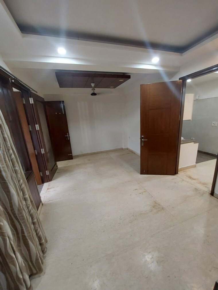 Bedroom, east of kailash 3 Bedroom 125 Sq.Yd. Builder Floor In East Of Kailash Delhi 9712915