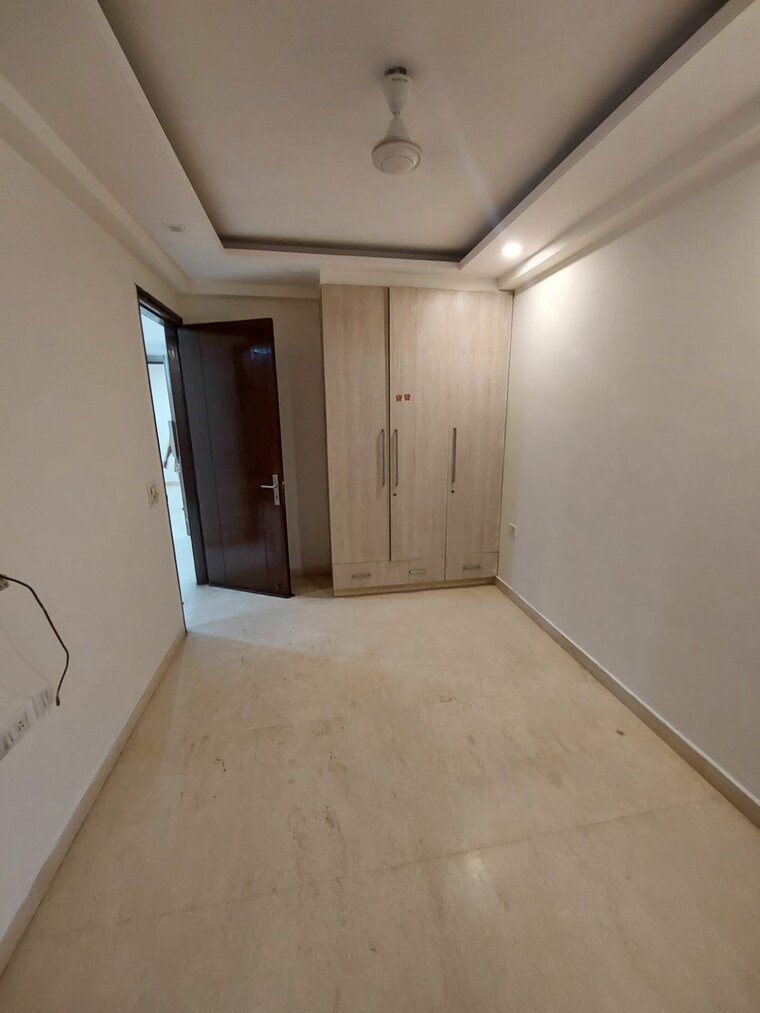 Room, east of kailash 3 Bedroom 125 Sq.Yd. Builder Floor In East Of Kailash Delhi 9712915