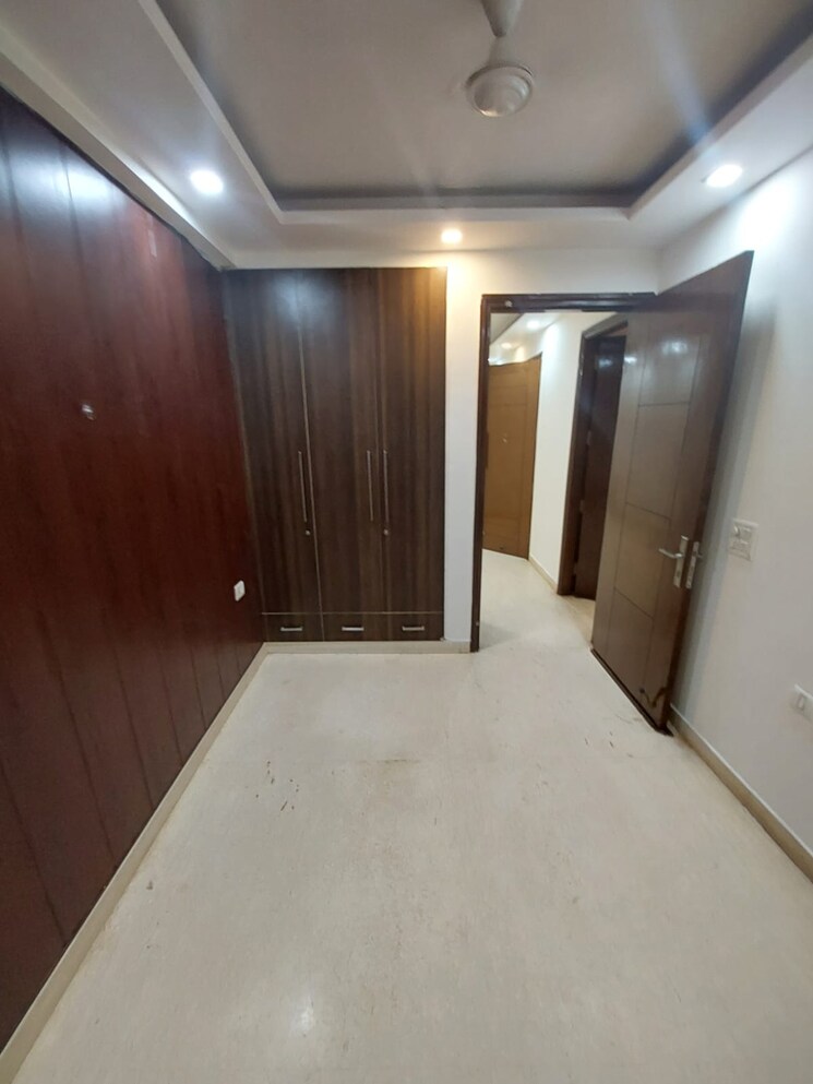 Room, east of kailash 3 Bedroom 125 Sq.Yd. Builder Floor In East Of Kailash Delhi 9712915