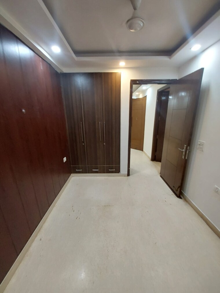 Room, east of kailash 3 Bedroom 125 Sq.Yd. Builder Floor In East Of Kailash Delhi 9712915