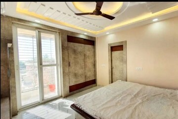Bedroom in 3.5 BHK Apartment at Omaxe R2, Gomti Nagar – for Rent