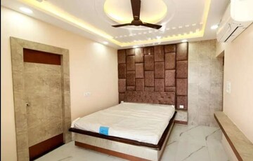 Bedroom in 3.5 BHK Apartment at Omaxe R2, Gomti Nagar – for Rent