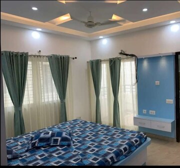 Bedroom in 3.5 BHK Apartment at Omaxe R2, Gomti Nagar – for Rent