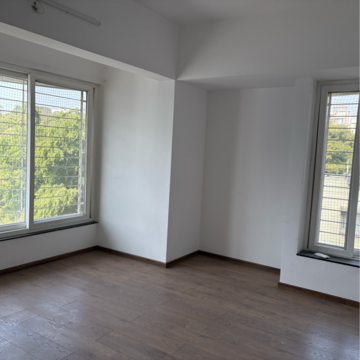 Room in 3 BHK Apartment at Alliance Parijat, Mukund Nagar – for Rent