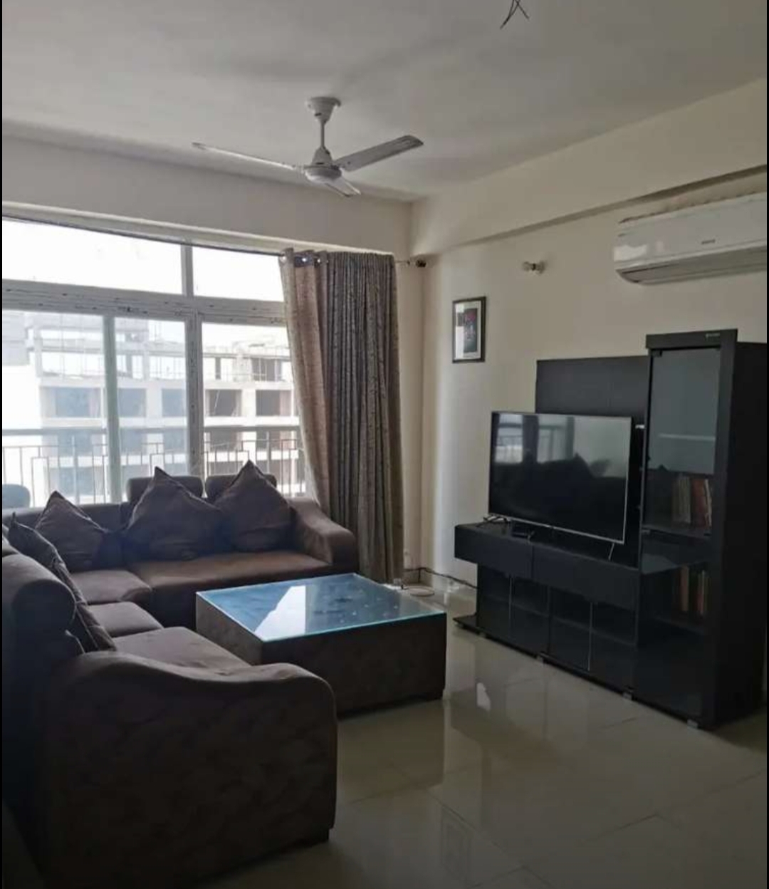 3 BHK 1800 Sq.Ft. Apartment in Omaxe R2