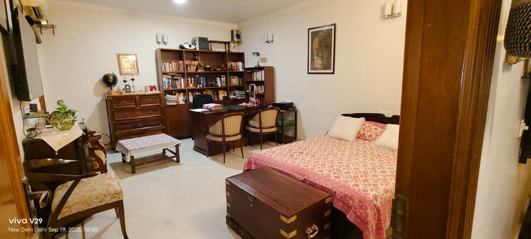 Bedroom, hauz khas 4 Bedroom 300 Sq.Yd. Builder Floor In Hauz Khas Delhi 9713016