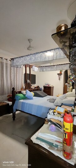4 BHK + Pooja Room,Servant Room Builder Floor For Sale in Hauz Khas
