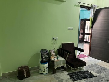 Living Room in 2 BHK Builder Floor at Gomti Nagar – for Rent