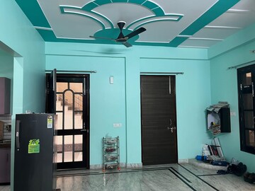 Room in 2 BHK Builder Floor at Gomti Nagar – for Rent