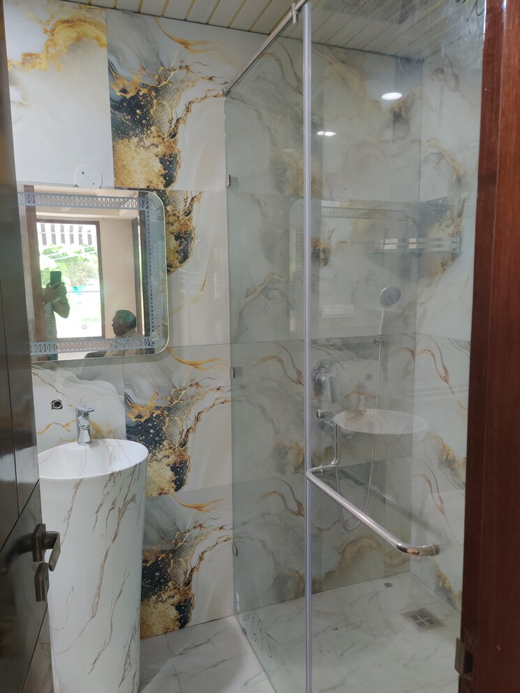 Master Bedroom, safdarjung enclave 4 Bedroom 400 Sq.Yd. Builder Floor In Safdarjung Enclave Delhi 9713025