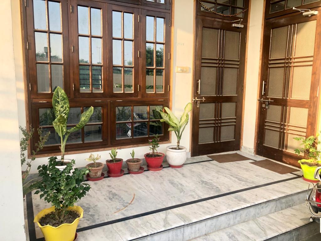 2 BHK + Pooja Room Independent House For Rent in Mmg Property 