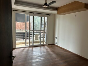 Room in 3.5 BHK Builder Floor at Ansal Sushant Floors, Sushant Lok ii – for Rent