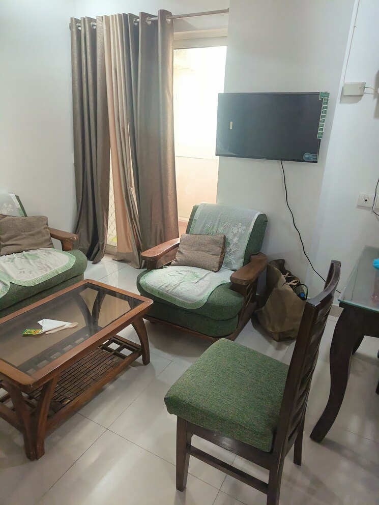 Living Room, maxblis-grand-wellington 1 Bedroom 615 Sq.Ft. Apartment In Sector 75 Noida 9713135