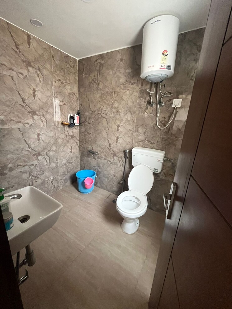 Bathroom, sector 55 1 RK 500 Sq.Ft. Builder Floor In Sector 55 Gurgaon 9713160