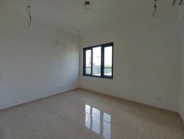 Room in 3 BHK Apartment at Alwarpet – for Sale