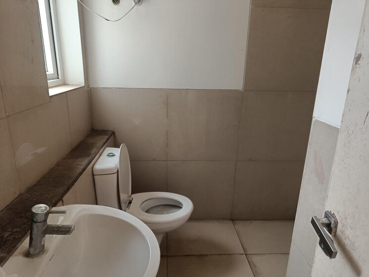 Bathroom, emaar-palm-gardens 3 Bedroom 1900 Sq.Ft. Apartment In Sector 83 Gurgaon 9713158