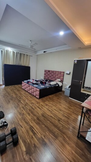 Bedroom in 4 BHK Builder Floor at Sector 46 – for Rent