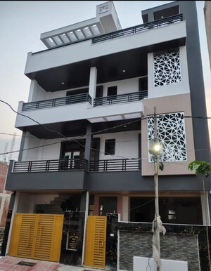 1 RK Independent House For Rent in Tikaitganj