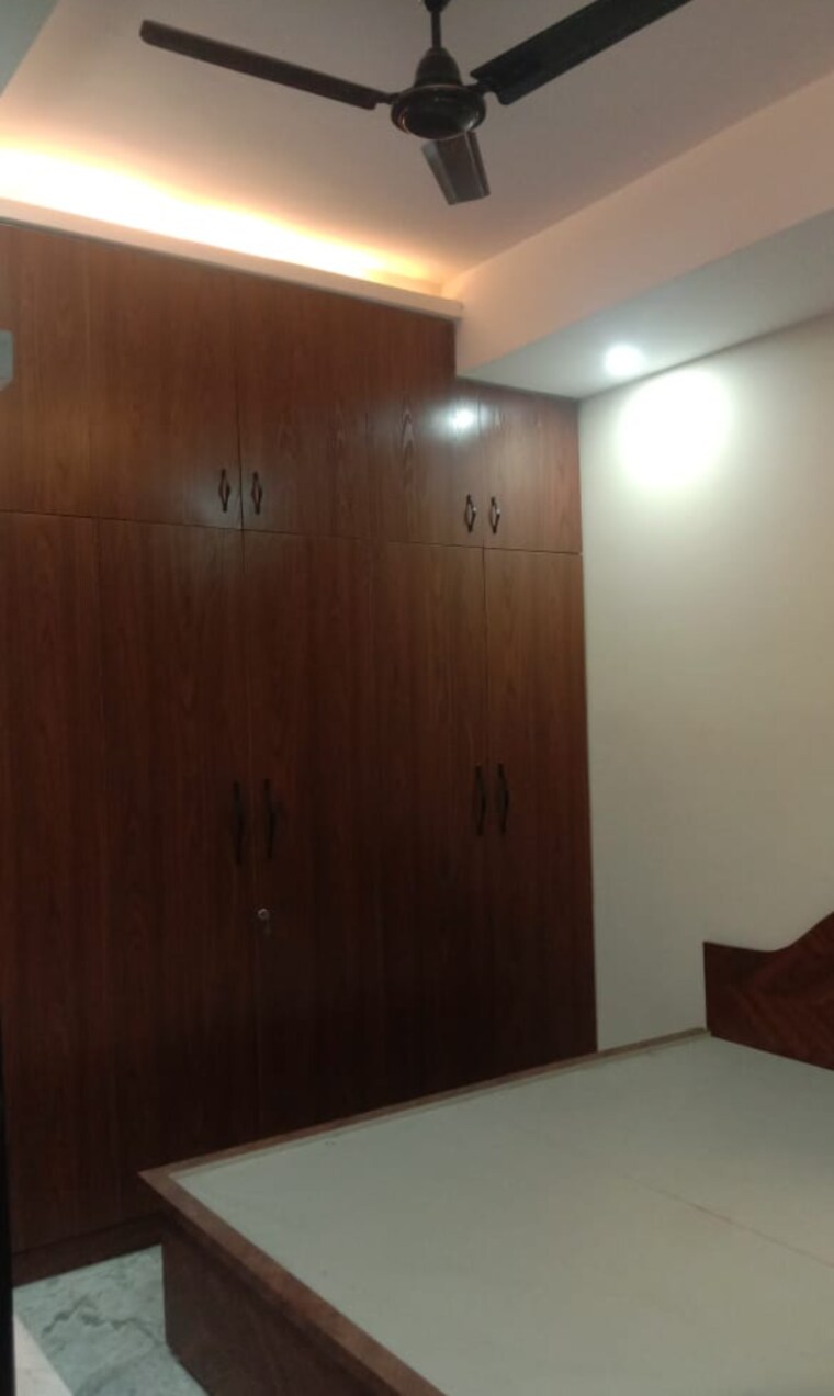 Room, kavi nagar block g 3 Bedroom 110 Sq.Yd. Builder Floor In Kavi Nagar Block G Ghaziabad 9713223
