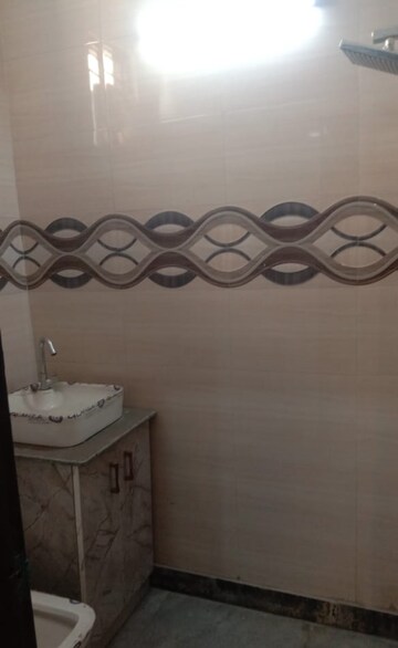 Bathroom in 3 BHK Builder Floor at Kavi Nagar Block G – for Sale