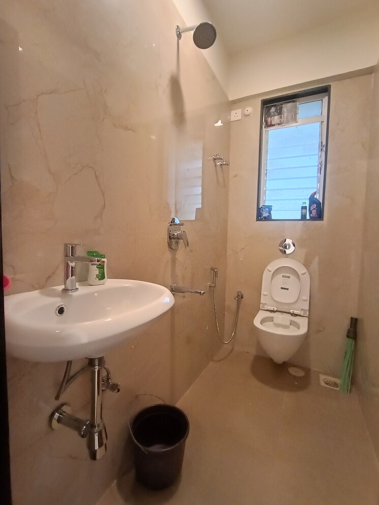 Bathroom, ic colony 1 Bedroom 398 Sq.Ft. Apartment In Ic Colony Mumbai 9713220