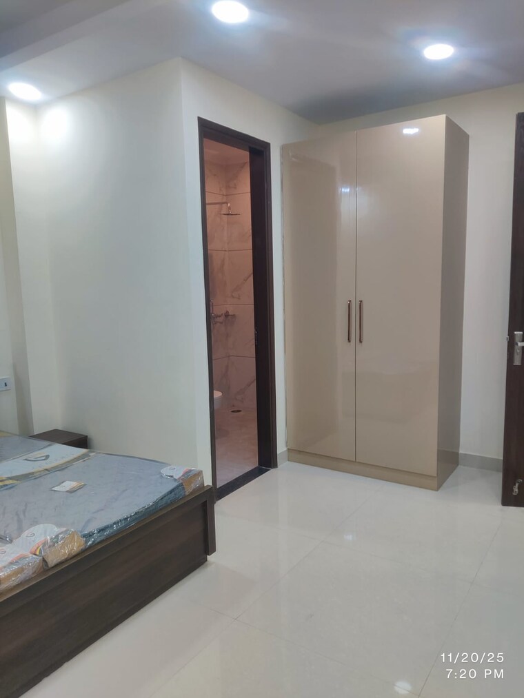 Room, sector 38 4 Bedroom 2866 Sq.Ft. Builder Floor In Sector 38 Gurgaon 9713229