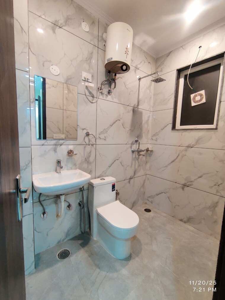 Bathroom, sector 46 2 Bedroom 1433 Sq.Ft. Builder Floor In Sector 46 Gurgaon 9713245