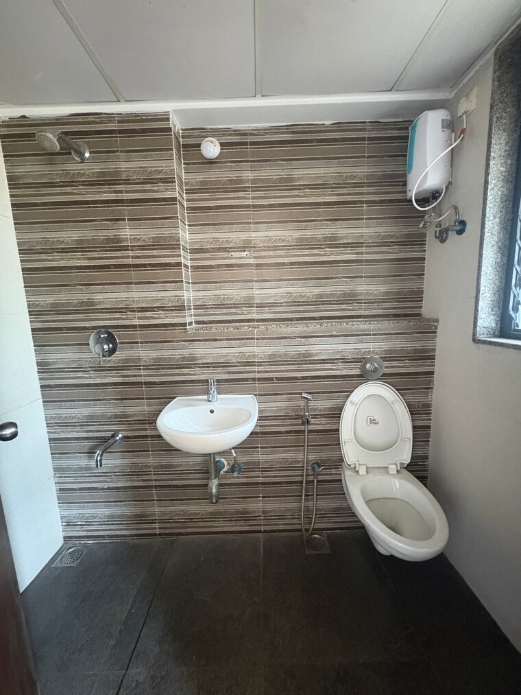 Bathroom, lodha-lakeshore-greens 3 Bedroom 850 Sq.Ft. Apartment In Hedutane Thane 9713286