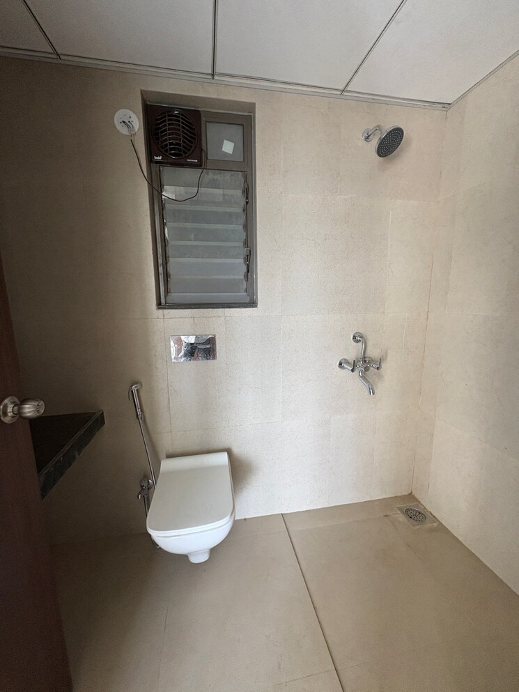 Bathroom, runwal-my-city-phase-ii-cluster-05 3 Bedroom 858 Sq.Ft. Apartment In Usarghar Gaon Thane 9713533